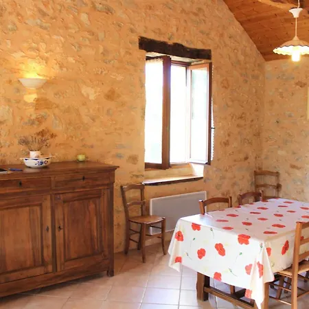 Holiday home Avec 3 Chambres, Wifi, Terrasse, Proche Sites Touristiques, Animaux Acceptes - Fr-1-616-138