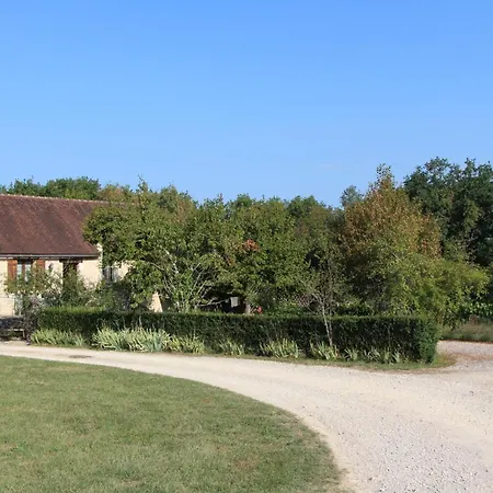Avec 3 Chambres, Wifi, Terrasse, Proche Sites Touristiques, Animaux Acceptes - Fr-1-616-138 Holiday home Azerat