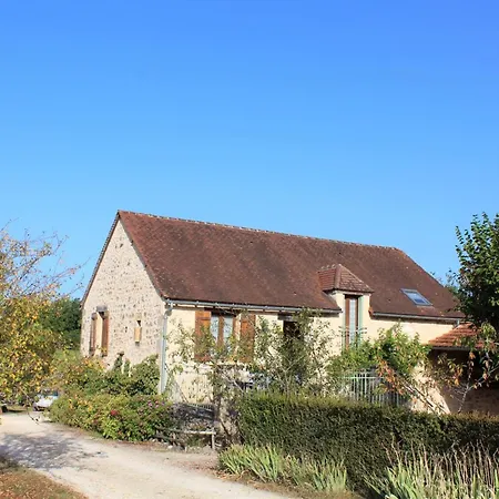 Holiday home Avec 3 Chambres, Wifi, Terrasse, Proche Sites Touristiques, Animaux Acceptes - Fr-1-616-138 Azerat