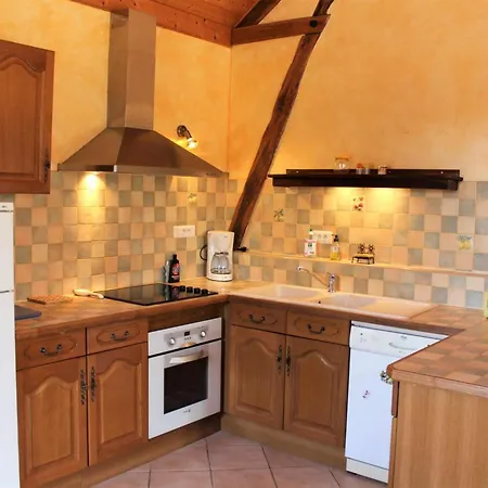 Avec 3 Chambres, Wifi, Terrasse, Proche Sites Touristiques, Animaux Acceptes - Fr-1-616-138 Azerat