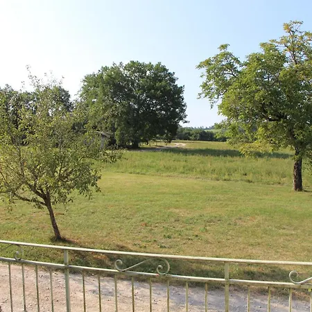 Avec 3 Chambres, Wifi, Terrasse, Proche Sites Touristiques, Animaux Acceptes - Fr-1-616-138 Holiday home *