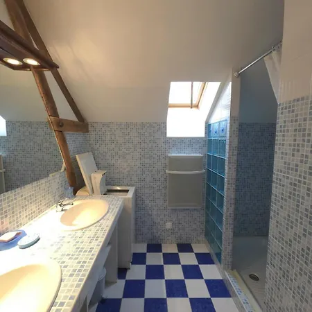 Avec 3 Chambres, Wifi, Terrasse, Proche Sites Touristiques, Animaux Acceptes - Fr-1-616-138